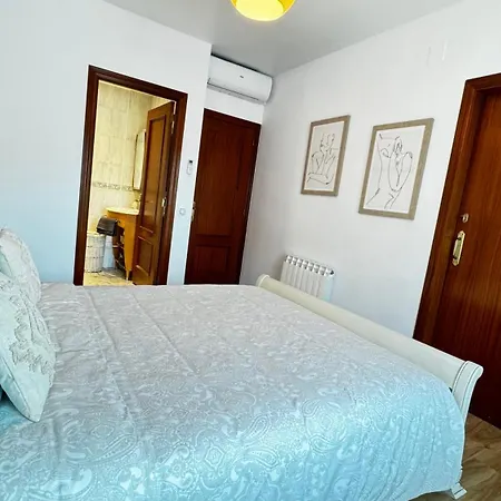 Apartmán Playa Fenals Lujo Relax Y Descanso *